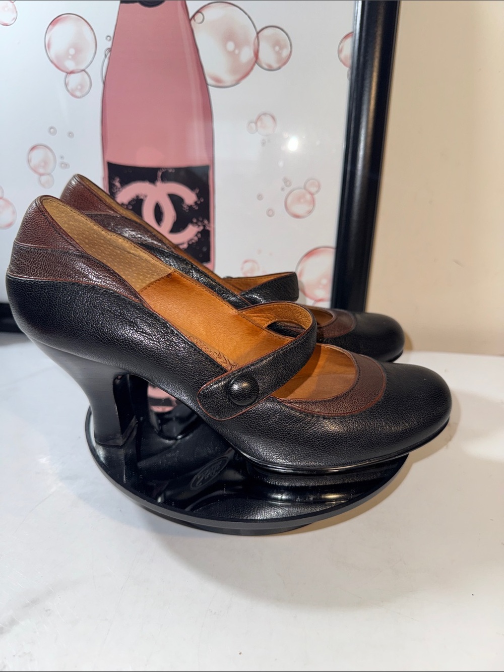 Sofft Candra Leather Two-Tone Black and Brown Mary Jane Pumps - Women’s Size 6.5